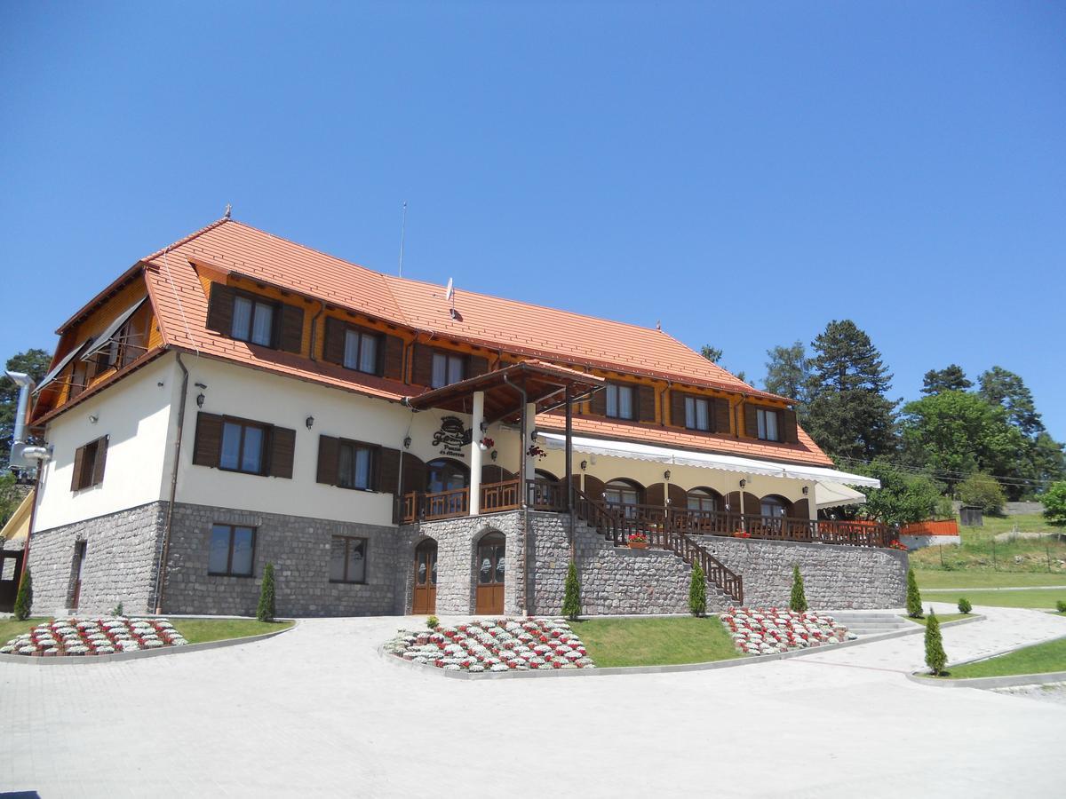 Farkas Panzio Hotel Carta  Exterior photo